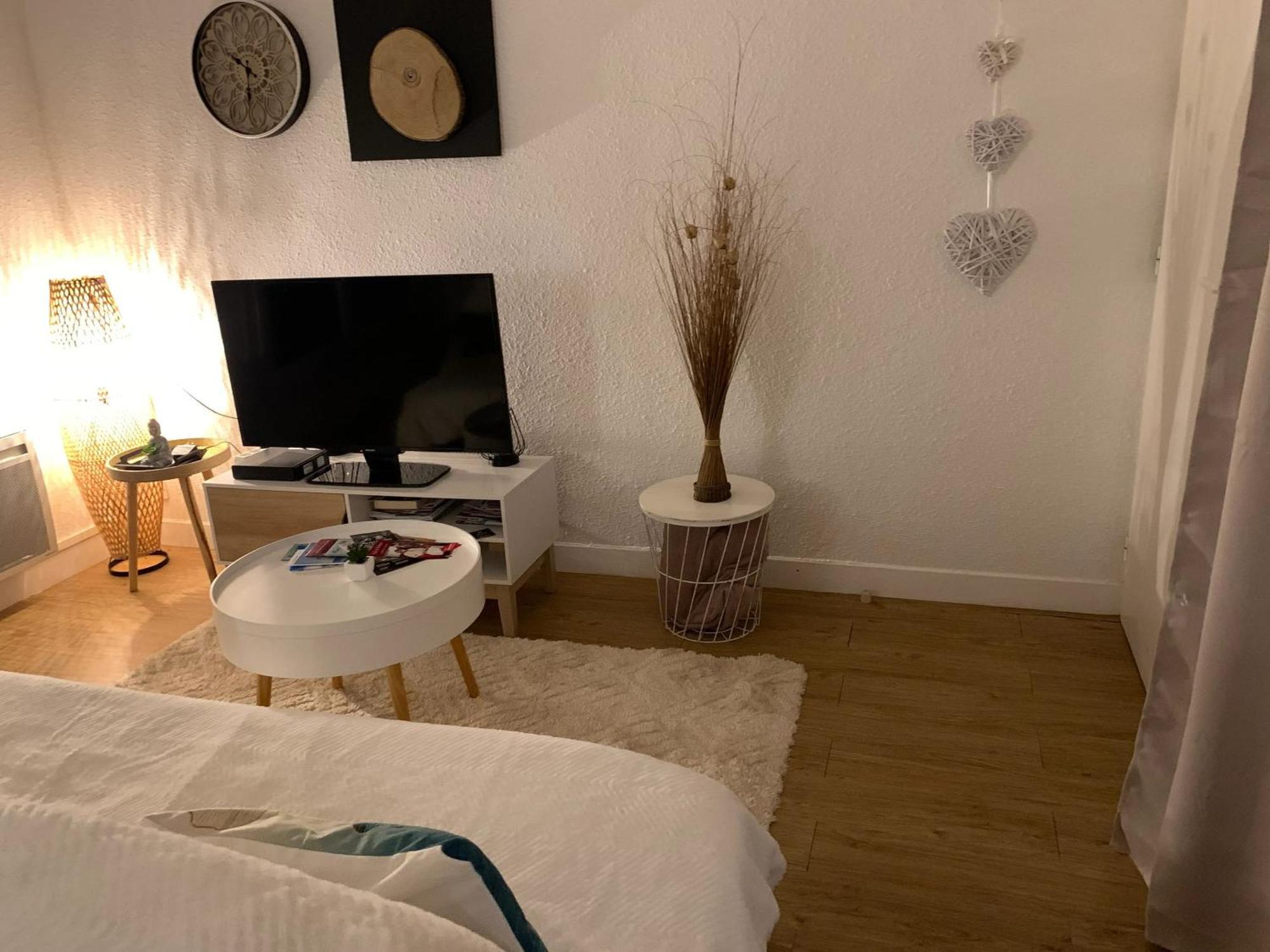 Appartement Charmant A Bagneres De Bigorre 56 M² Avec Balcon Exterior photo